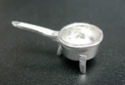 3 - legged skillet