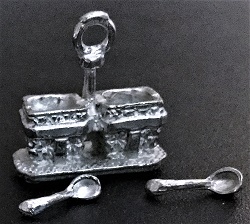 Sugar and cream stand with 2 spoons