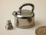 Whistling kettle with whistle