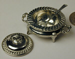 Tureen lid and ladle